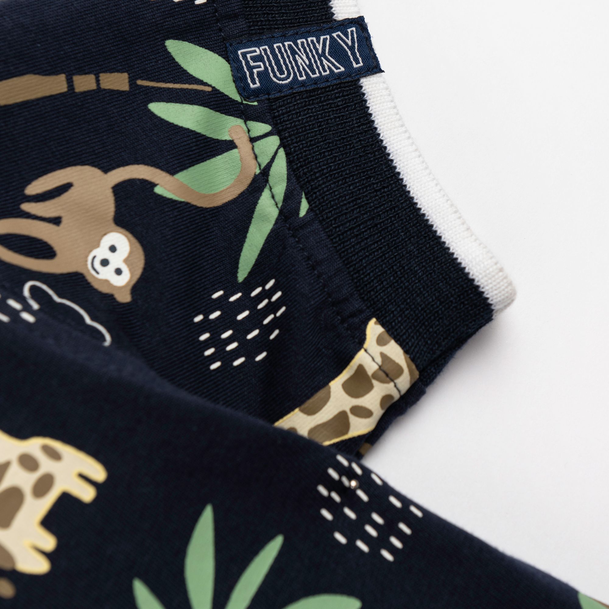 Σετ μπλούζα+βερμούδα bebe αγόρι - Image 2